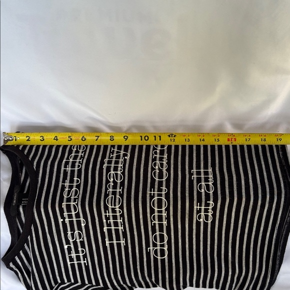 GENTLY WORN UNIQUE FOREVER 21 UNISEX BLACK & GREY STRIPPED TOP - Picture 7 of 10
